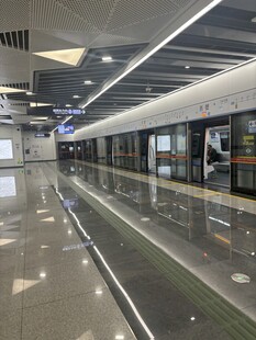 现代地铁车站空旷通道