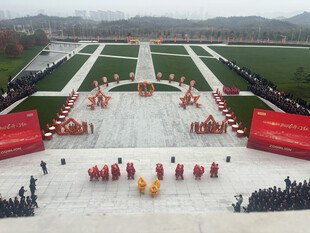 大型广场表演壮观场景