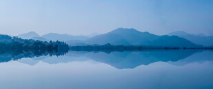 宁静湖景