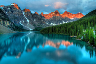 梦幻山水间的绝美湖景