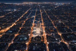 城市夜景俯瞰图