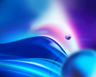 梦幻蓝紫波浪中的小物