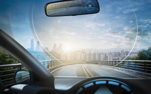 车内视角的公路驾驶风景