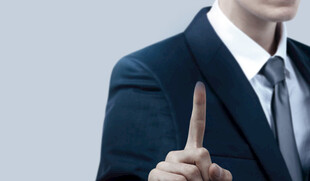 商务人士食指指向前方