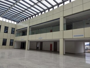 宽敞多层室内建筑空间