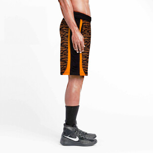 男士运动短裤展示