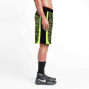 男士荧光绿运动短裤展示