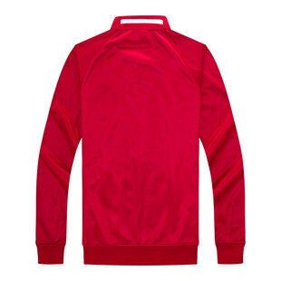 红色长袖上衣背面展示