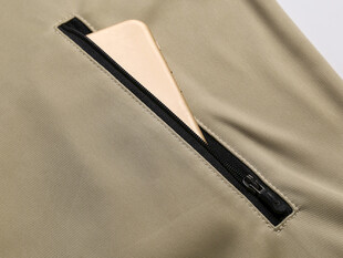 卡其色衣物拉链细节特写