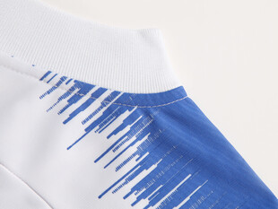 蓝白渐变条纹上衣细节