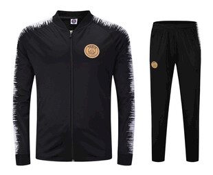 黑色运动套装时尚有型