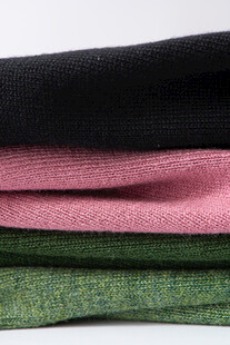 多彩棉袜叠放展示