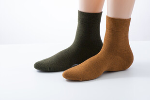 两双时尚短袜展示