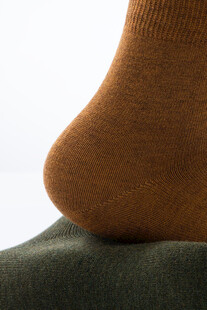 棕色袜子特写