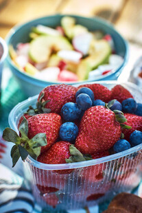 新鲜多彩浆果组合