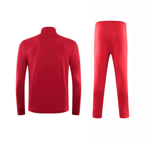 红色保暖内衣套装展示