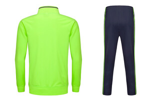 荧光绿上衣配深色长裤