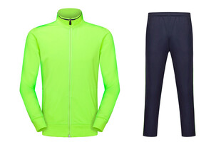 荧光绿上衣配深色长裤