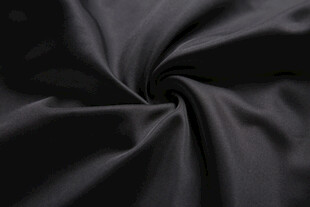 黑色褶皱布料特写
