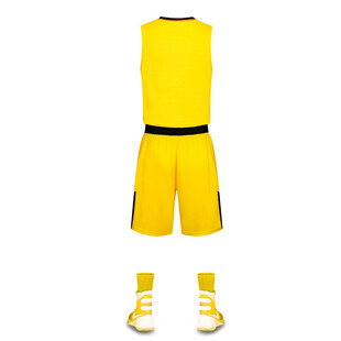 黄色篮球运动套装及鞋