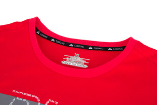 红色简约领口设计T恤