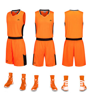 橙色篮球运动套装及装备