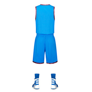 蓝色篮球运动套装及鞋袜