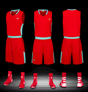 红色篮球运动套装及鞋袜