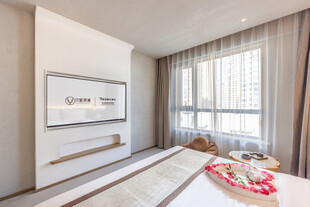 现代简约风温馨卧室一角