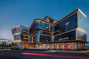 现代风格的独特商业建筑