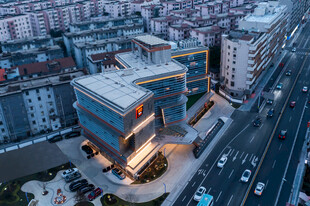 城市中现代化商业建筑景观