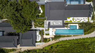 现代风格带泳池的独栋住宅
