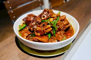 红烧排骨配青椒