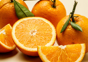 新鲜多汁的橙子