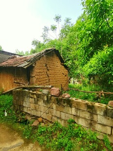 破旧乡村小屋