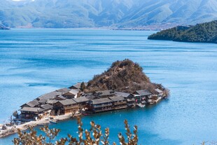 湖心小岛的绝美湖景风光