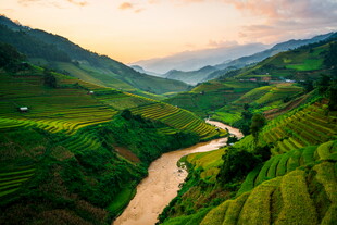 山间蜿蜒小路