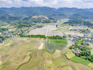乡村田野航拍美景