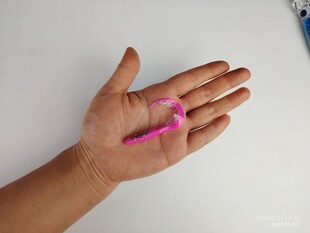 手心的粉色物件