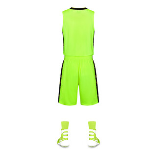 荧光绿运动套装及袜子