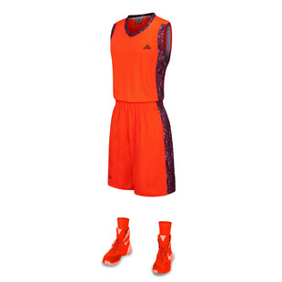 橙色篮球运动套装及鞋