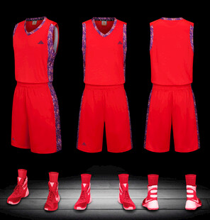 红色篮球运动套装及鞋