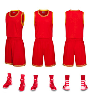红色篮球运动套装及鞋袜