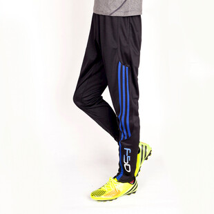 男士运动长裤搭配亮眼跑鞋