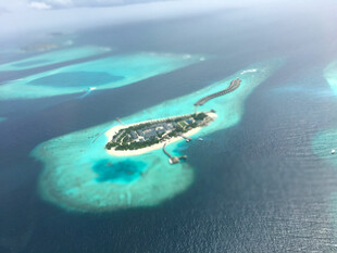 海上美丽小岛风光