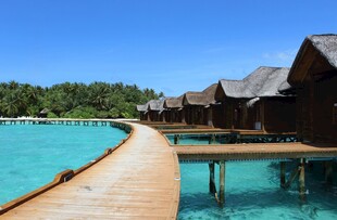 水上木屋栈桥美景