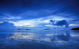 梦幻蓝色海洋天空美景