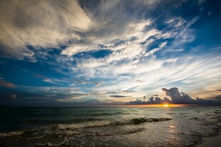 海边壮丽日出景观