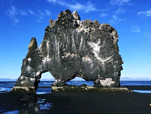 冰岛独特海蚀拱门景观