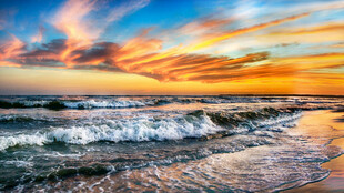 海边绚丽日落海浪景观
